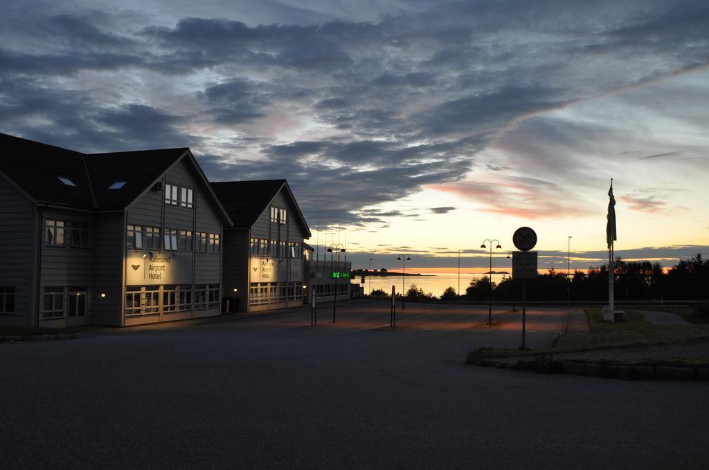 Aalesund Airport Hotel Ytterland Exterior photo